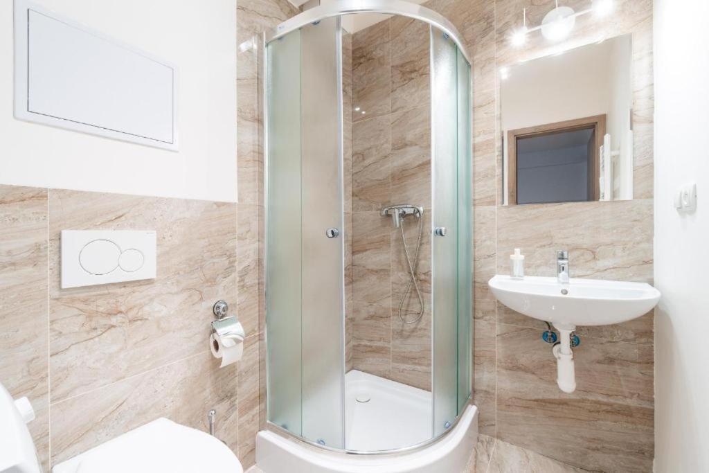 Brand New #71 With Free Secure Parking In The Center Apartamento Praga